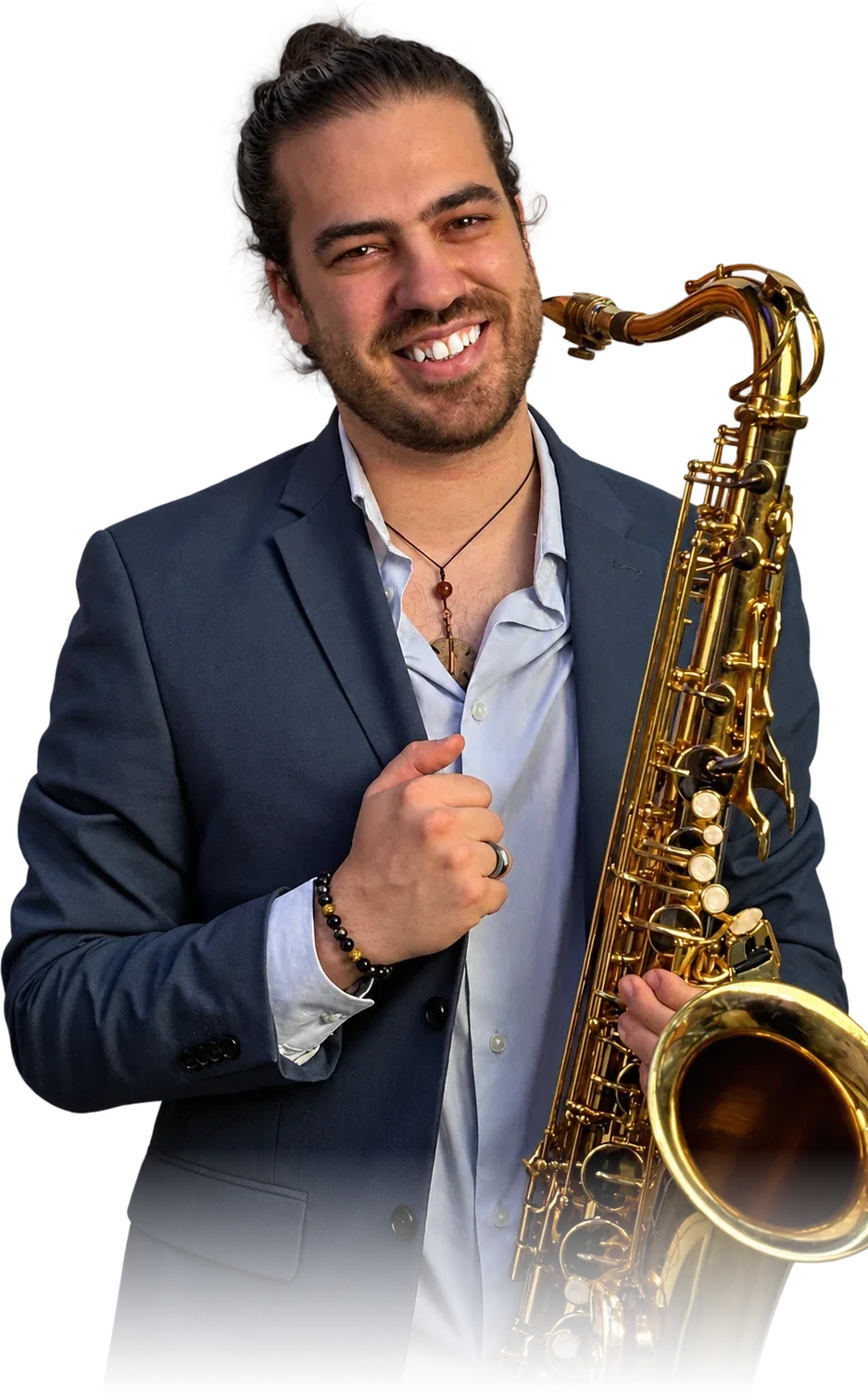 Pietro Montanti in giacca con il sax tenore